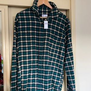 Gap Men’s standard fit green plaid flannel